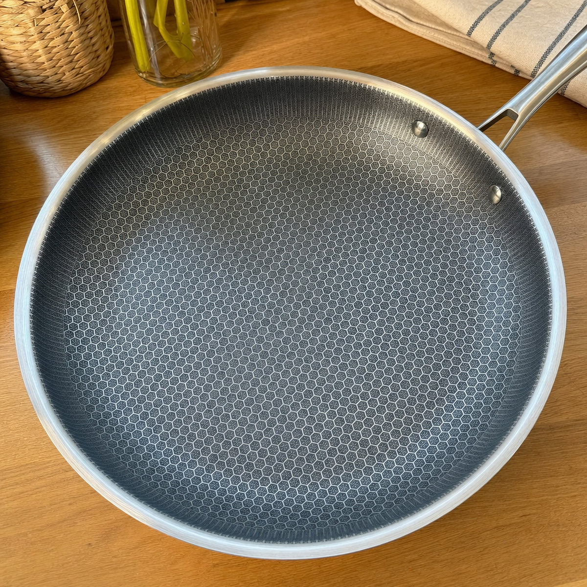 Verdelisse Stainless Steel Frying Pan, close-up of the honeycomb non-stick surface