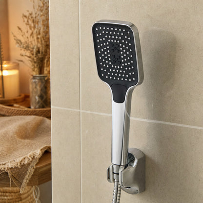 Verdelisse Boosted Shower Head in Silvery, close-up of the black spray face with silicone nozzles